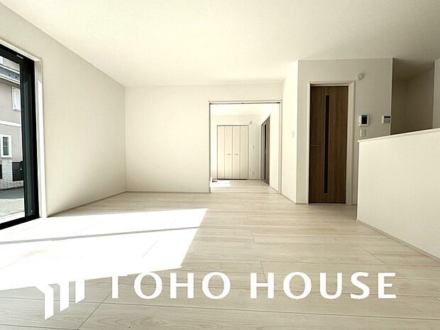 造りこんだ空間演出の妙が生み出す光と質のハーモニーはこの住宅のクオリティの良さを実感させてくれます。
