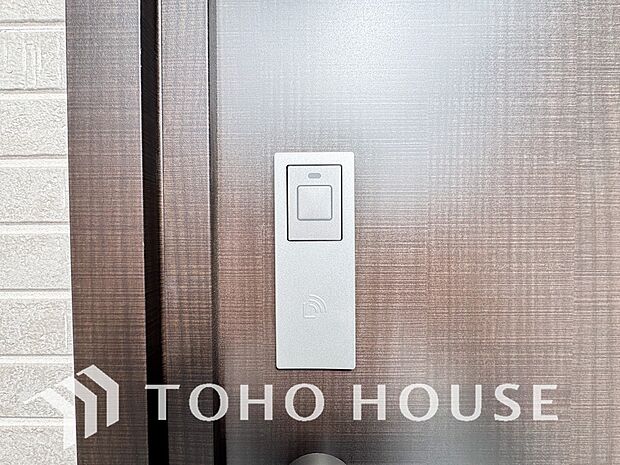 防犯性が高いカードキーはセンサーに近づけるだけで施錠・開錠ができるという利便性も持ち合わせています。