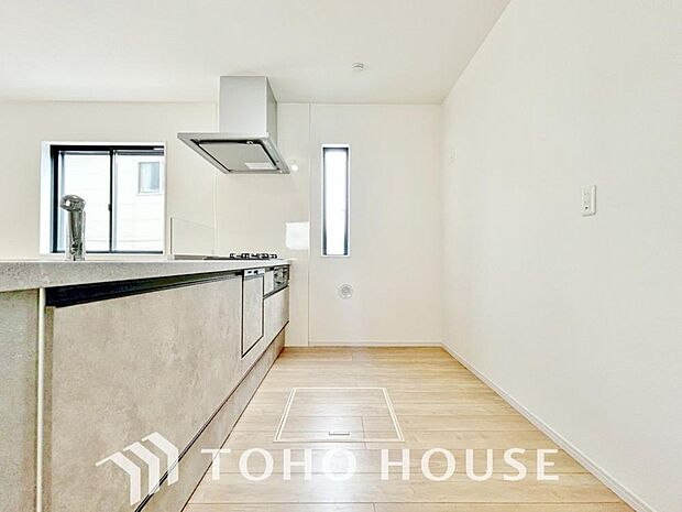 広々キッチンを採用。みんなで作った料理を召し上がりながらの会話は、どのような物になるのでしょうか。