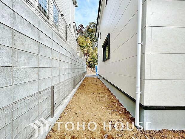 四季折々の変化を楽しめる心地よい場所。時間の経過と共に味わいが出る素敵な空間へ。