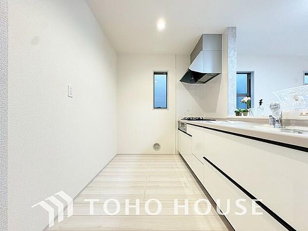 お料理の上手な方が独壇場でお料理の腕を披露するスタイルに向いているキッチンです。