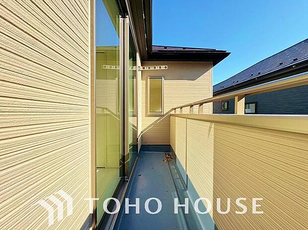 太陽に愛された邸は、陽当り、通風に優れた魅力的で快適さを追求した邸宅です。