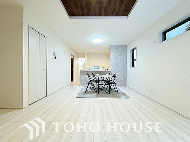 造りこんだ空間演出の妙が生み出す光と質のハーモニーはこの住宅のクオリティの良さを実感させてくれます。