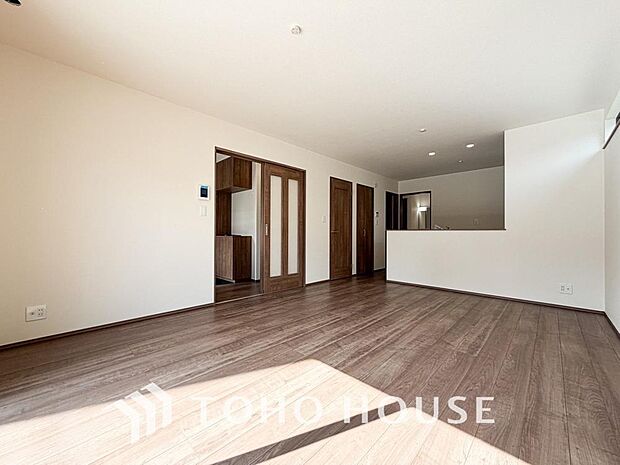 作り手の「気持ちの良いリビングでお過ごししていただきたい」という思いを感じさせます。