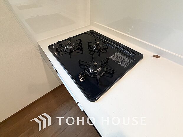 毎日料理をする、料理が好き、家族が多くて量を作る必要がある、等の方々にとっては必須の3口コンロ。同時進行で効率アップはもちろん鍋を移動する回数が減り、無駄な動きを軽減することが出来ます。