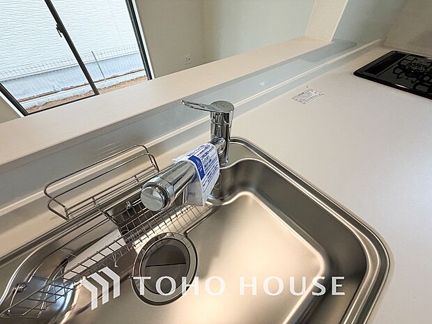 安全でおいしい水を手軽に。ボタンひとつで浄水と原水に切り替えられる浄水器一体型水洗を使用。