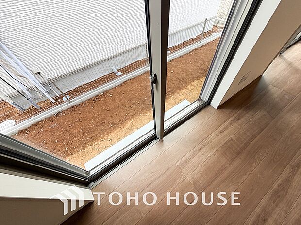 居室のサッシにはペアガラスを採用、高い断熱性による省エネと結露対策に有効です。