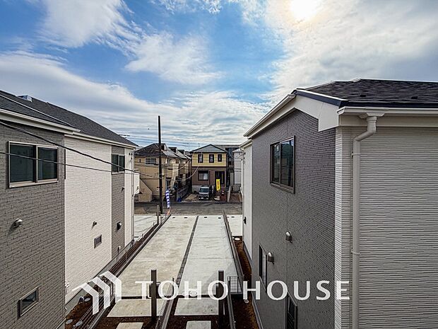 その豊かな眺望にふさわしい空間には、通風・採光にも優れ、心地よい光と風があふれています。