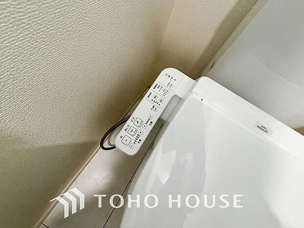 日本を訪れた外国の方で「使ってみて驚いた」と仰る方の多い、ウォシュレット。おしりを優しく洗ってくれるだけではなく、パワー脱臭機能なども備え、快適な空間を創出する機能もございます。