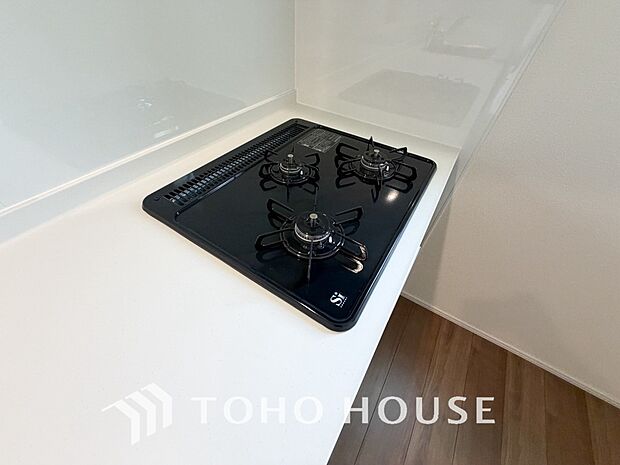 毎日料理をする、料理が好き、家族が多くて量を作る必要がある、等の方々にとっては必須の3口コンロ。同時進行で効率アップはもちろん鍋を移動する回数が減り、無駄な動きを軽減することが出来ます。