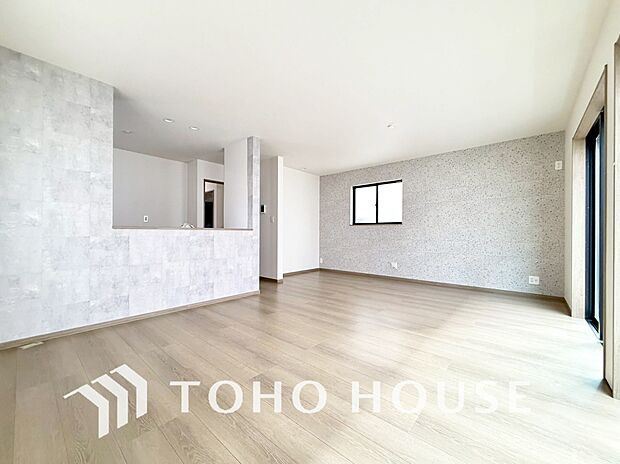 朝は爽やかな日差しを浴びながら、家族みんなでおいしい朝食。昼下がりにはのんびりと過ごすひと時。