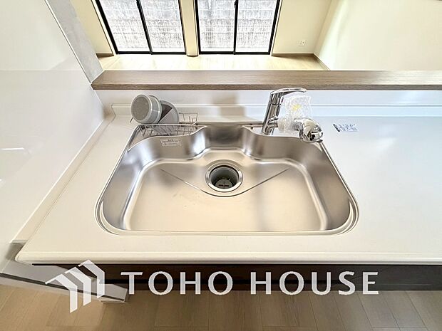 浄水器ボタンひとつで浄水と原水に切り替えられる浄水器一体型水栓を使用。