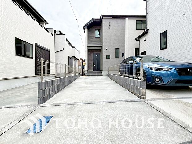 マンションとは違う敷地内駐車。ご主人様のお車のお手入れにも気合が入りますね。