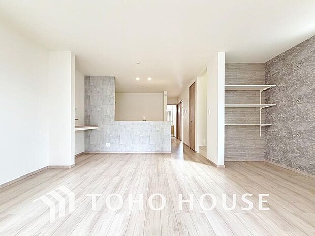 朝は爽やかな日差しを浴びながら、家族みんなでおいしい朝食。昼下がりにはのんびりと過ごすひと時。