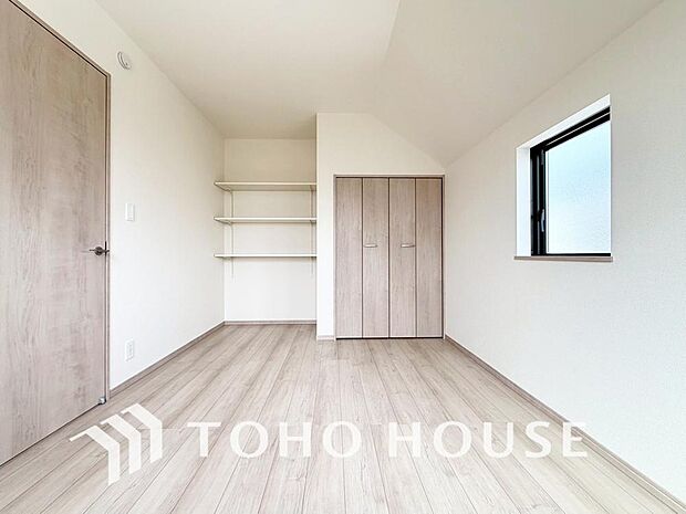 白を基調とした室内は、明るい住空間を造り出すだけでなく、清潔感をもたらしてくれます。