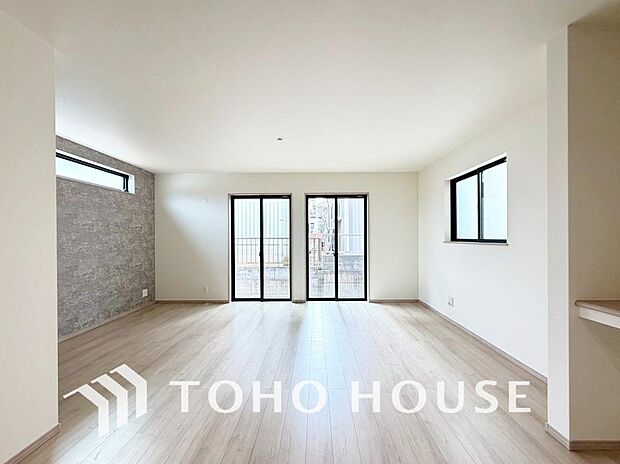 広いLDKでは家族が集まり一緒の時間を過ごせる工夫がされております。