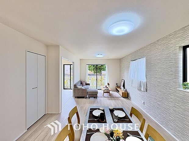 作り手の「気持ちの良いリビングでお過ごししていただきたい」という思いを感じさせます。