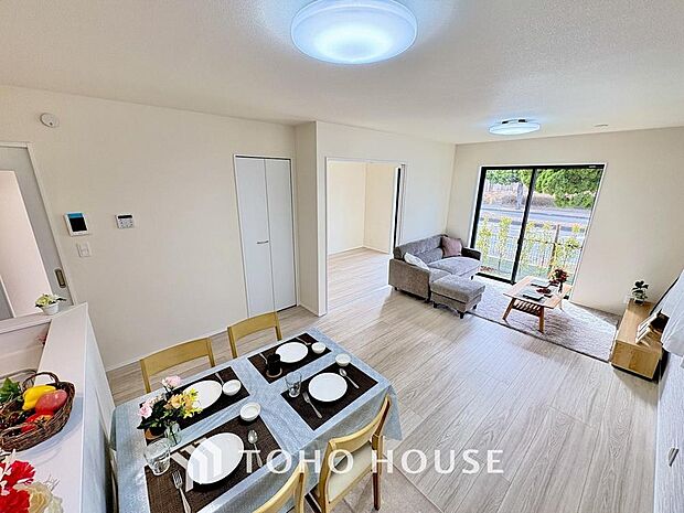 造りこんだ空間演出の妙が生み出す光と質のハーモニーはこの住宅のクオリティの良さを実感させてくれます。