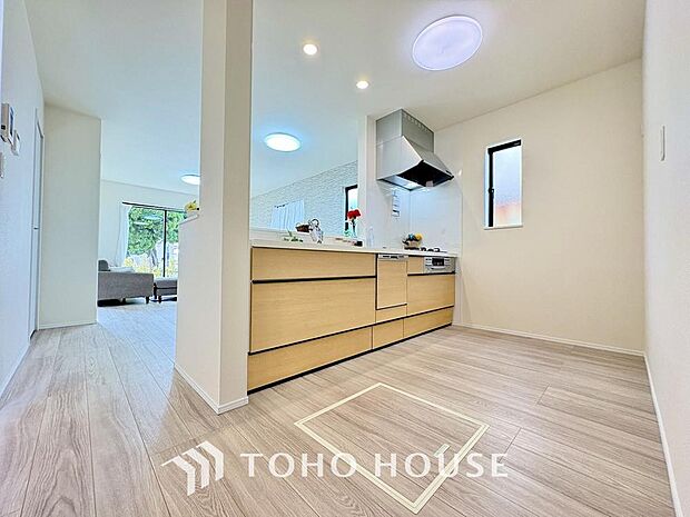 広々キッチンを採用。みんなで作った料理を召し上がりながらの会話は、どのような物になるのでしょうか。