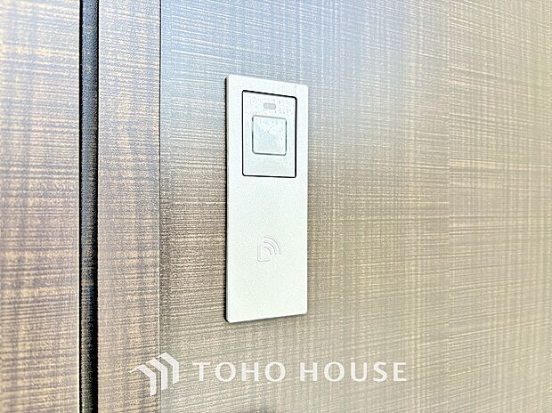 ICチップを用いたカードやボタンなどで玄関扉の鍵の施錠・解錠ができる設備。