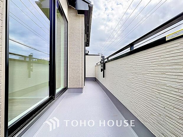 夜空の煌めきや、室内への通風や採光へ一役。ガーデニング等も充分に楽しめる広さを確保しております。