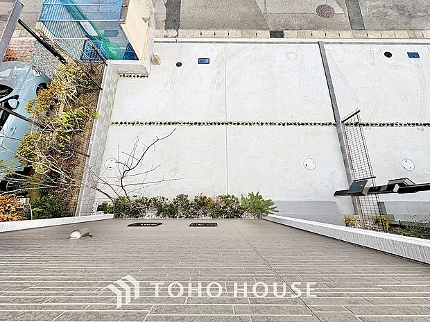 ゆったりとした駐車スペースを確保いたしましたので、大きめのお車でも駐車可能です。