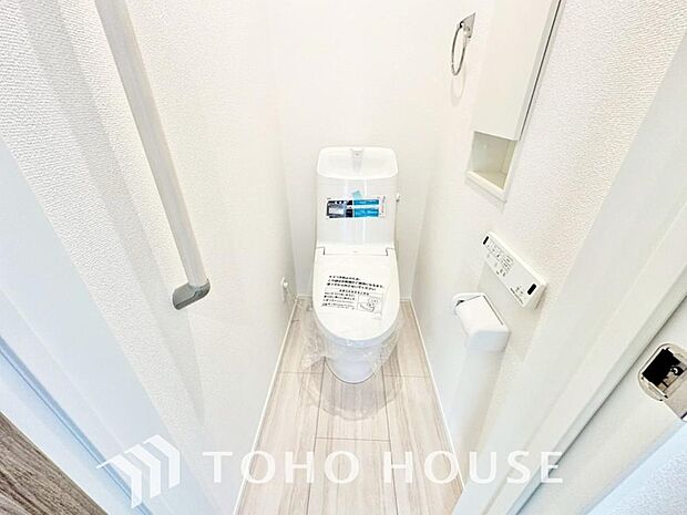 清潔な空間であって頂けますように、目に留まるだけではなく、汚れをふき取り易いフロアと壁紙をチョイス。