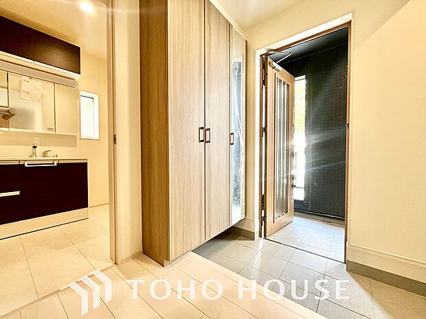 ダウンライトを使用しお洒落に演出。帰りたくなる家をテーマに設計。いつも「人」と「家」の間に・・・。