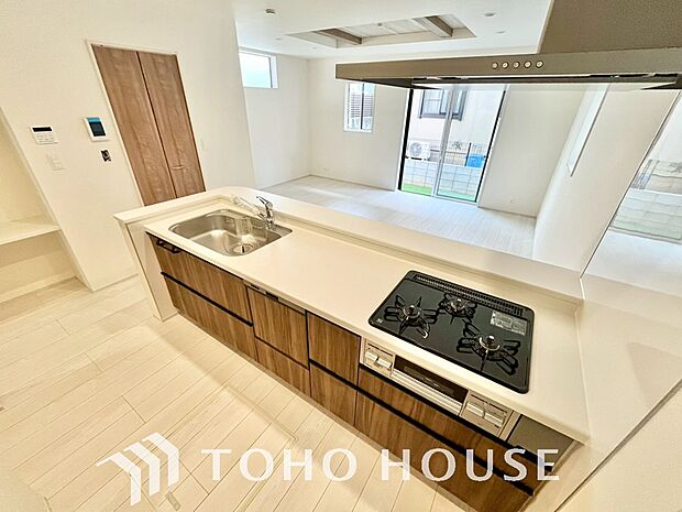 お料理の上手な方が、独壇場でお料理の腕を披露するスタイルに向いているキッチンです。