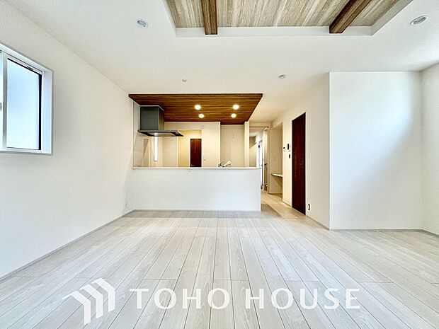 作り手の「気持ちの良いリビングでお過ごししていただきたい」という思いを感じさせます。