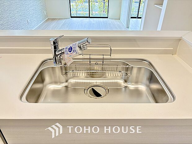 3口コンロは一度に複数のお料理を作ることができるメリットがあります。毎日のキッチンタイムを効率よく。