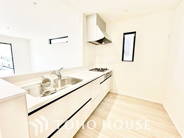 ご家族みんなで調理ができる位のスペースを実現したキッチン空間となっております。