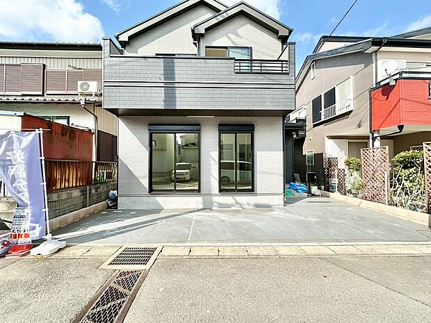 マンションとは違う敷地内駐車。ご主人様のお車のお手入れにも気合が入りますね。