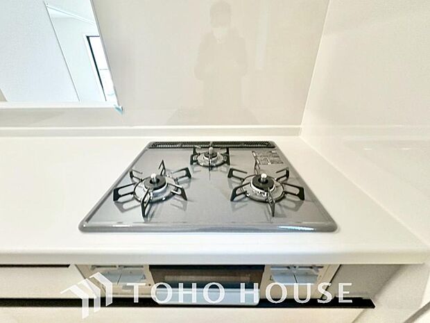 毎日料理をする、料理が好き、家族が多くて量を作る必要がある、等の方々にとっては必須の3口コンロ。