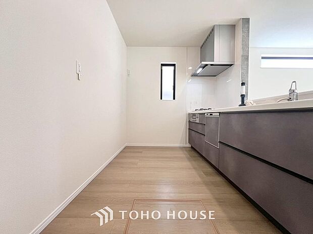 広々キッチンを採用。みんなで作った料理を召し上がりながらの会話は、どのような物になるのでしょうか。