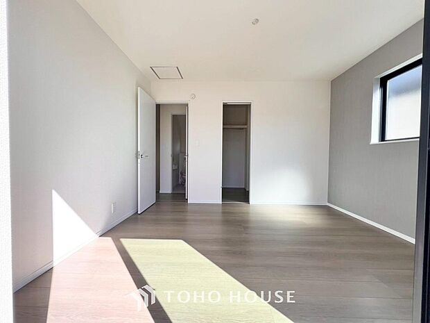 心と体をゆったりと安らげる主寝室。寝室のゆとりが大きい分だけ、暮らしの安らぎは深まります。