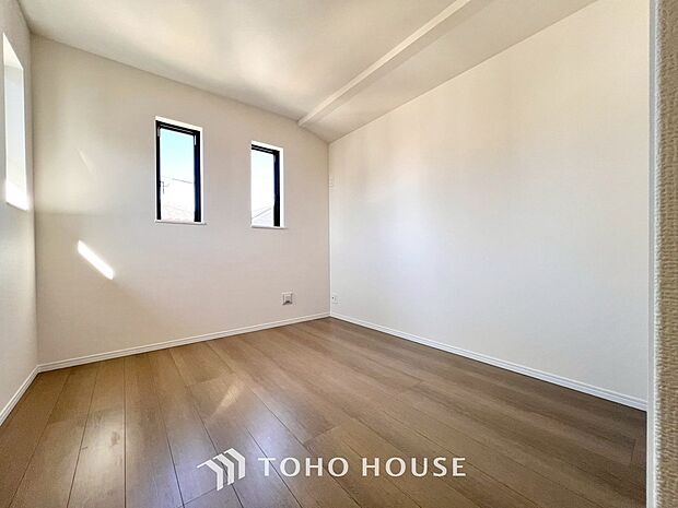 白を基調とした室内は、明るい住空間を造り出すだけでなく、清潔感をもたらしてくれます。