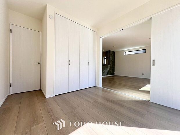 生活感を感じない空間では落ち着く事はできません。絶妙な雰囲気、配色、素材感を意識してコーディネート。