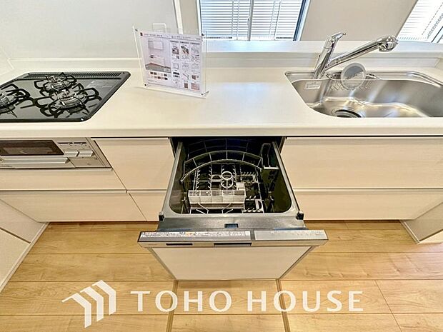 ビルトイン食洗機。高温のお湯や高圧水流を使うことにより汚れを効果的に落とすことができます。
