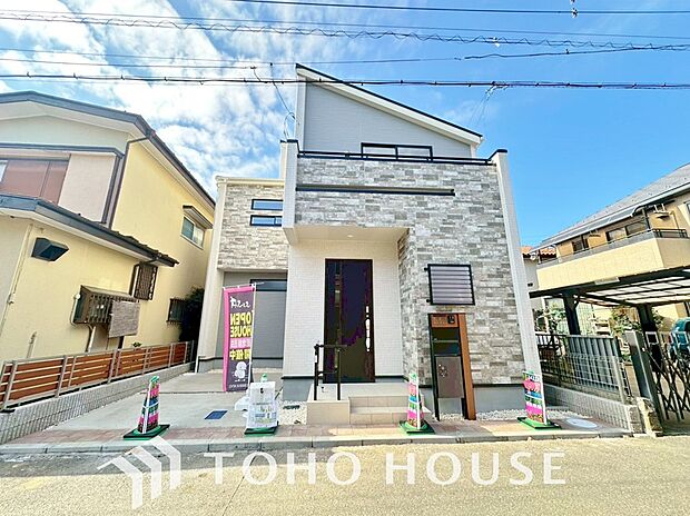 マンションとは違う敷地内駐車。ご主人様のお車のお手入れにも気合が入りますね。