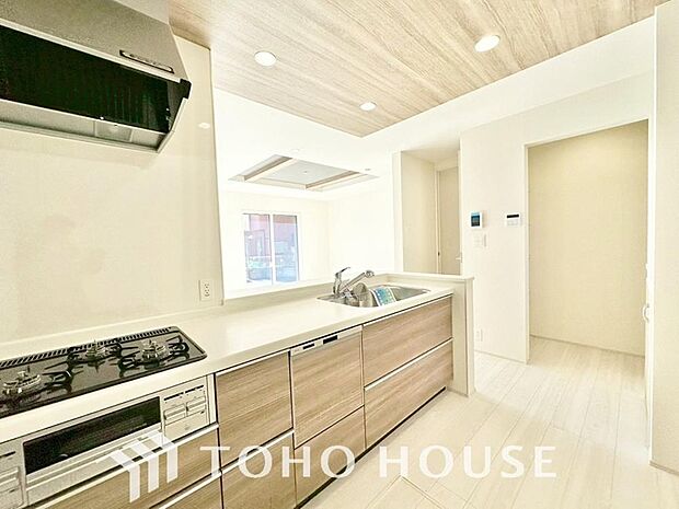 広々キッチンを採用。みんなで作った料理を召し上がりながらの会話は、どのような物になるのでしょうか。