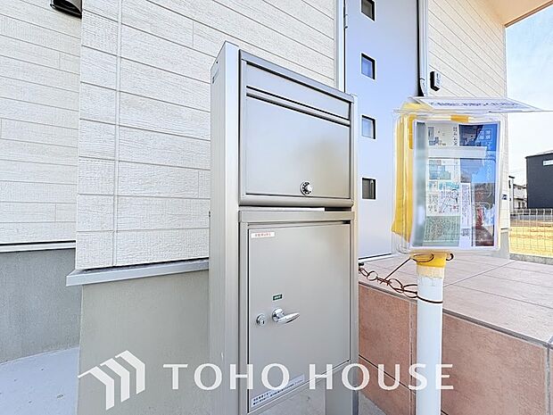 夫婦共働きで家にいる時間が短い、ネット注文の多い方には何かと便利な宅配ボックスを設置しております。