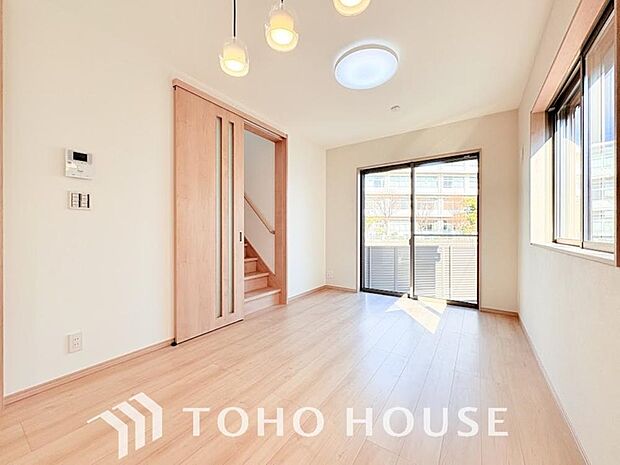 造りこんだ空間演出の妙が生み出す光と質のハーモニーはこの住宅のクオリティの良さを実感させてくれます。