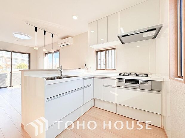 お料理の上手な方が、独壇場でお料理の腕を披露するスタイルに向いているキッチンです。