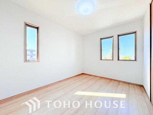 一日の疲れを癒やしてくれる主寝室。時を忘れて過ごす場所として過ごせるお部屋。