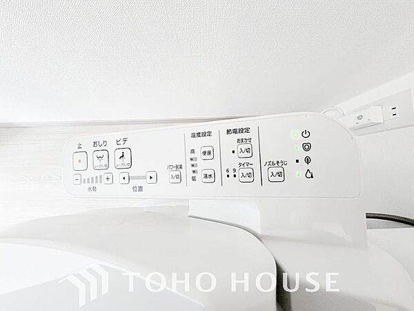 日本を訪れた外国の方で「使ってみて驚いた」と仰る方の多い、ウォシュレット。おしりを優しく洗ってくれるだけではなく、パワー脱臭機能なども備え、快適な空間を創出する機能もございます。