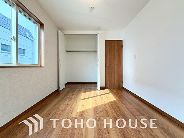 白を基調とした室内は、明るい住空間を造り出すだけでなく、清潔感をもたらしてくれます。