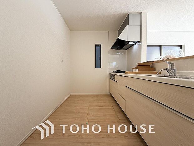 ご家族みんなで調理ができる位のスペースを実現したキッチン空間となっております。