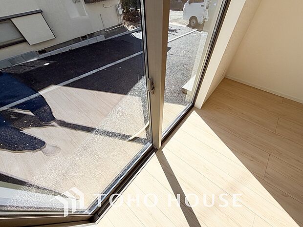 複層ガラスは結露を抑えたり、遮音にも効果を発揮します。