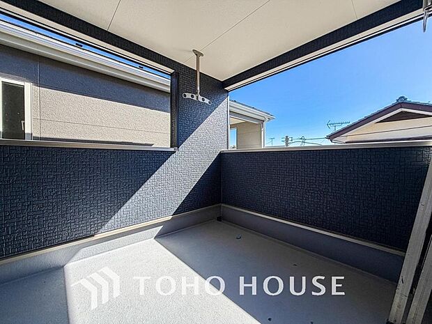 陽光に愛され、環境に恵まれ、家族に包まれた邸宅は、どんなに月日が経っても色褪せる事なく輝き続けます。